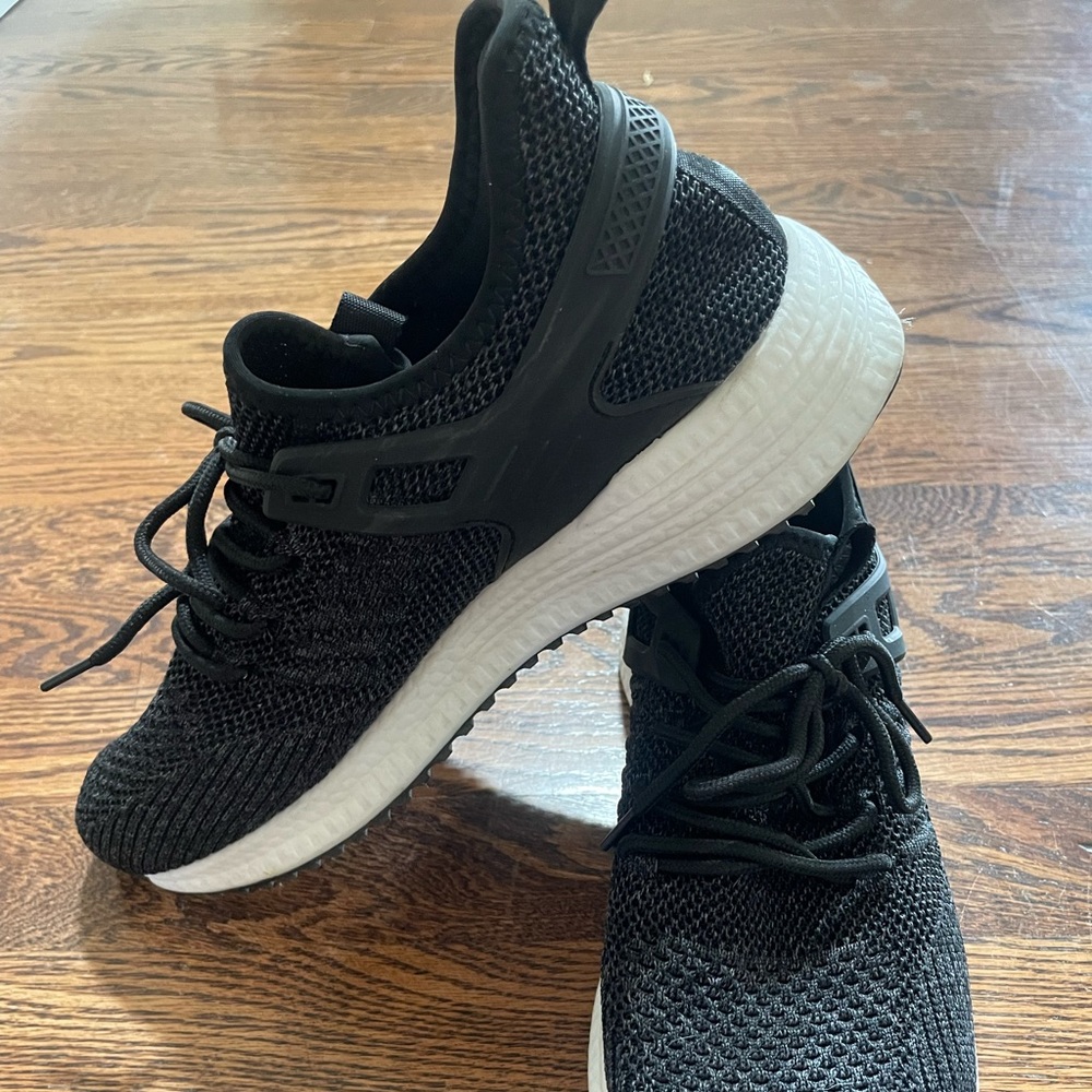 Women's tennis shoe